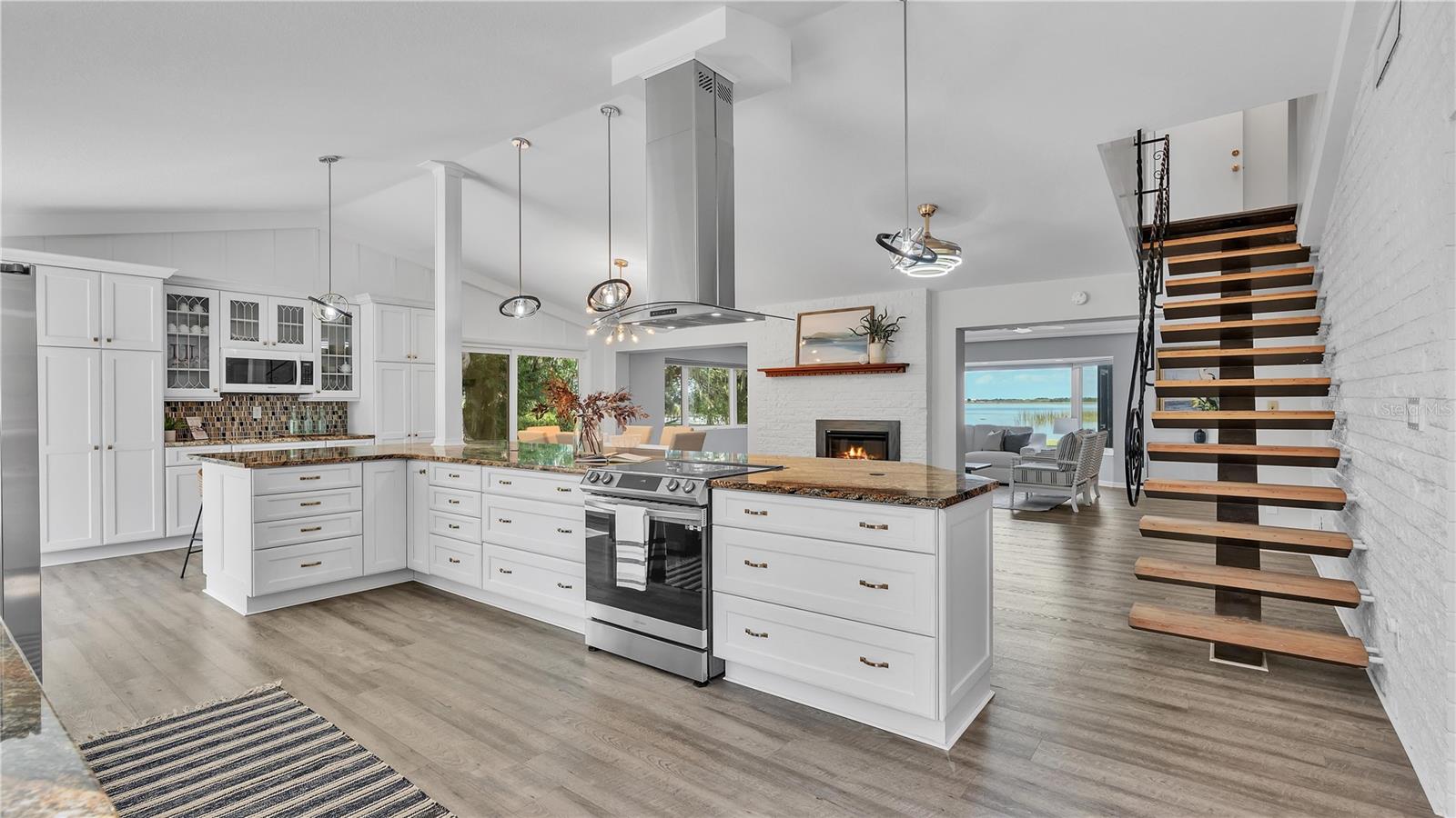 1250 W LAKE HAMILTON DR