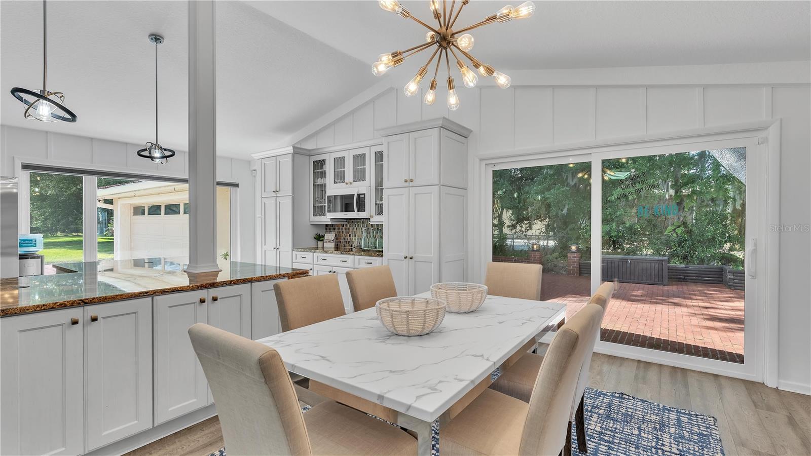 1250 W LAKE HAMILTON DR