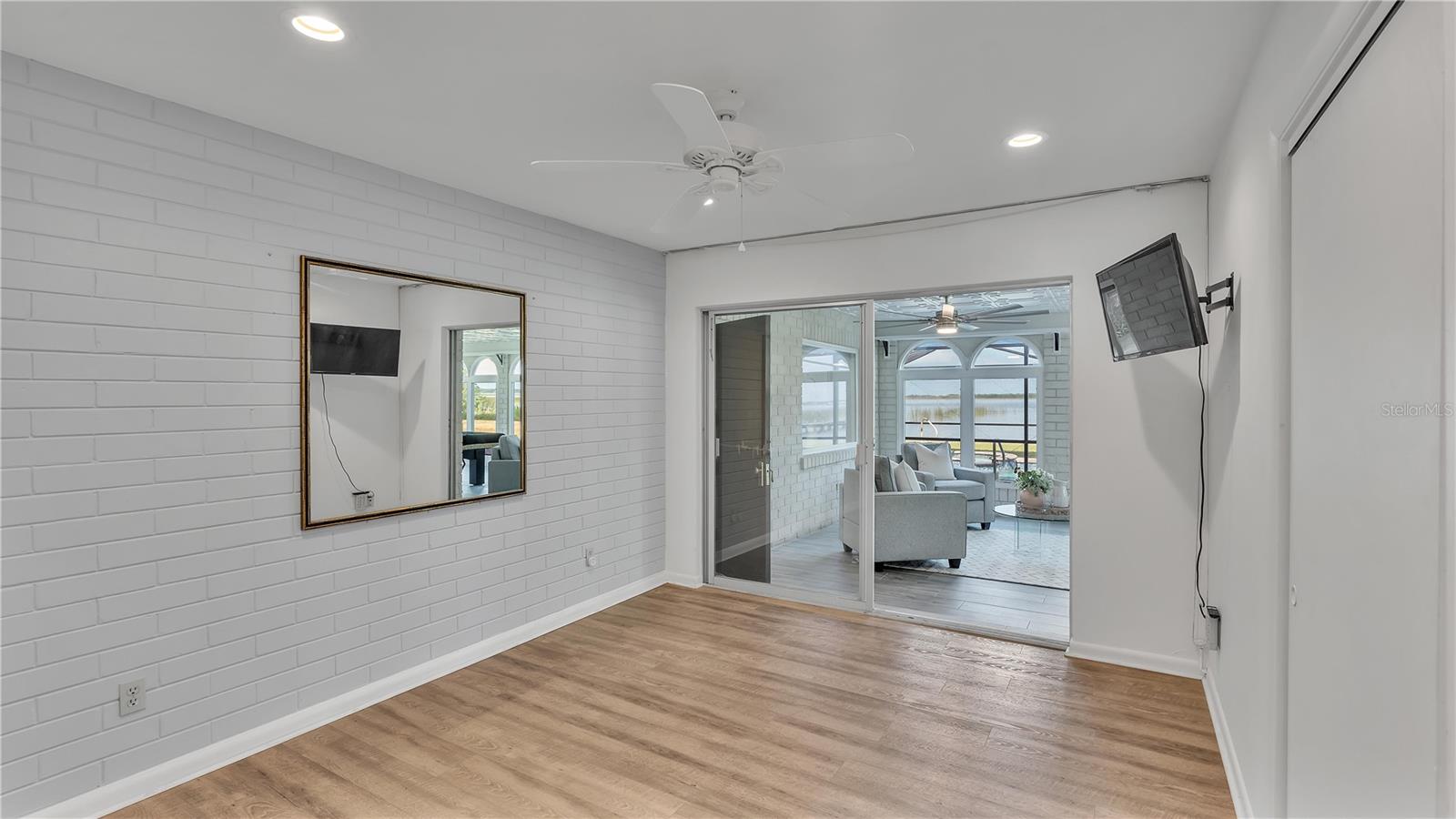 1250 W LAKE HAMILTON DR