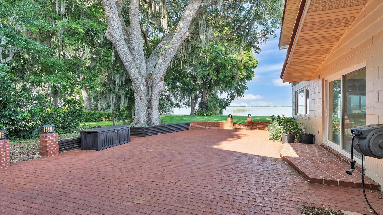 1250 W LAKE HAMILTON DR