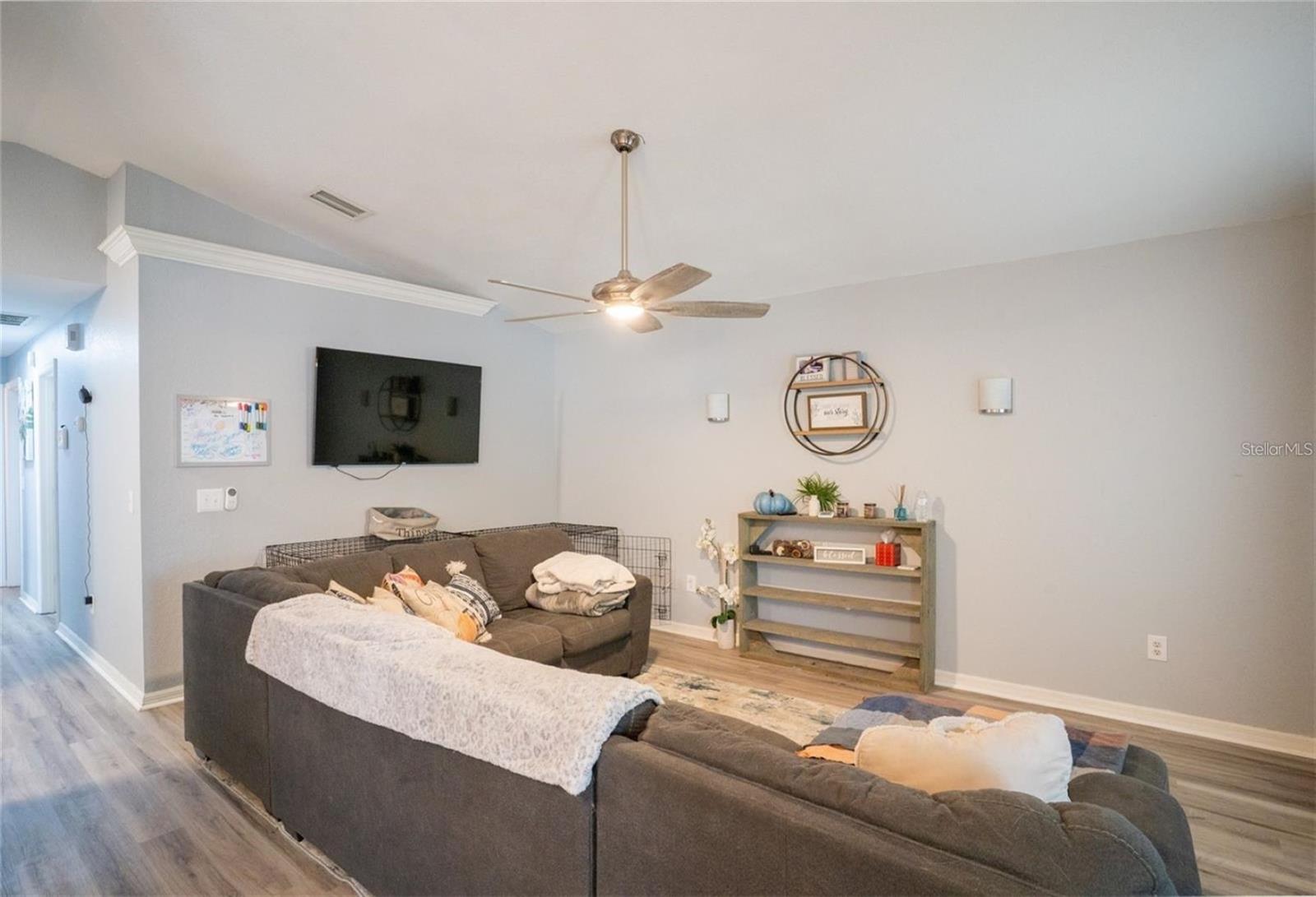 251 DIAMOND RIDGE BLVD