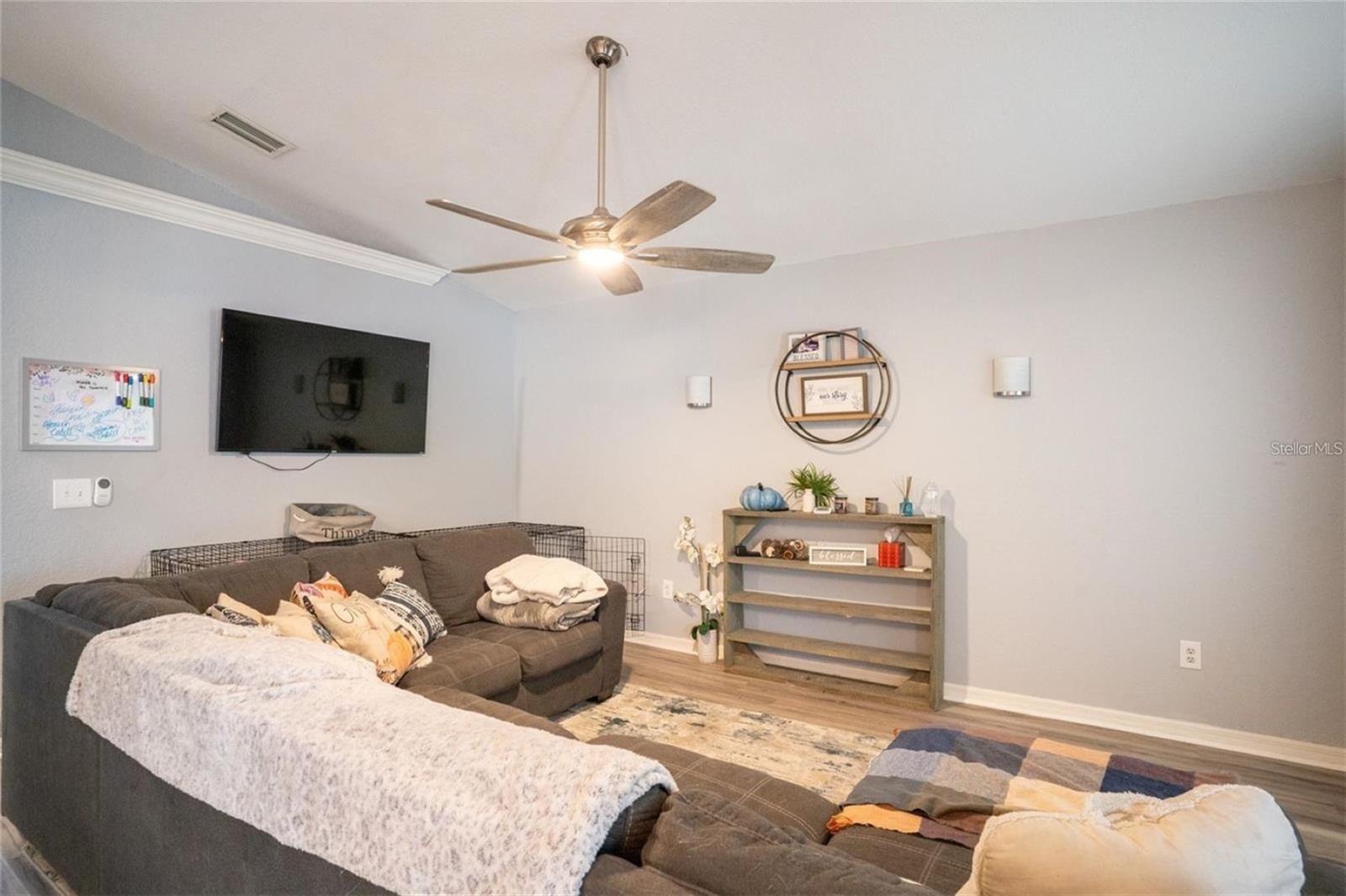 251 DIAMOND RIDGE BLVD