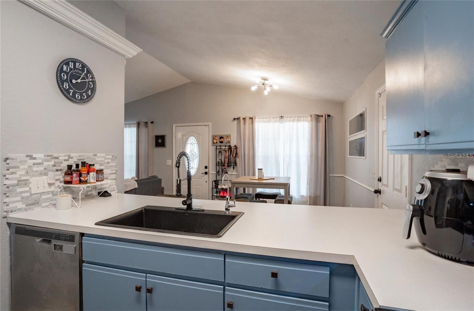 251 DIAMOND RIDGE BLVD