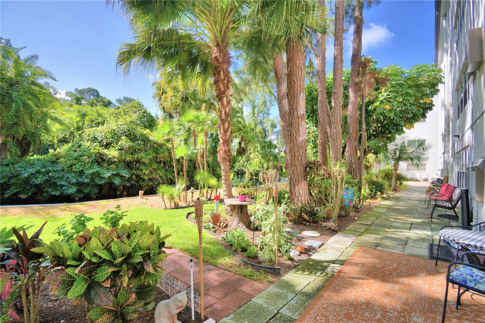 200 EL CAMINO DR #103