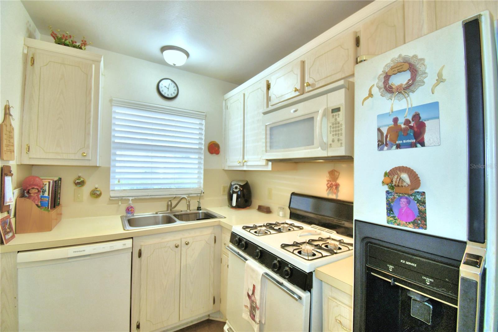 200 EL CAMINO DR #103