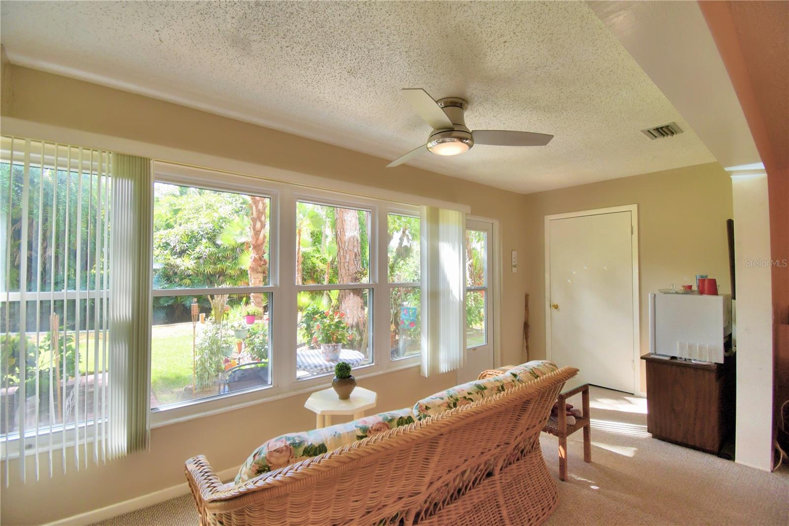 200 EL CAMINO DR #103