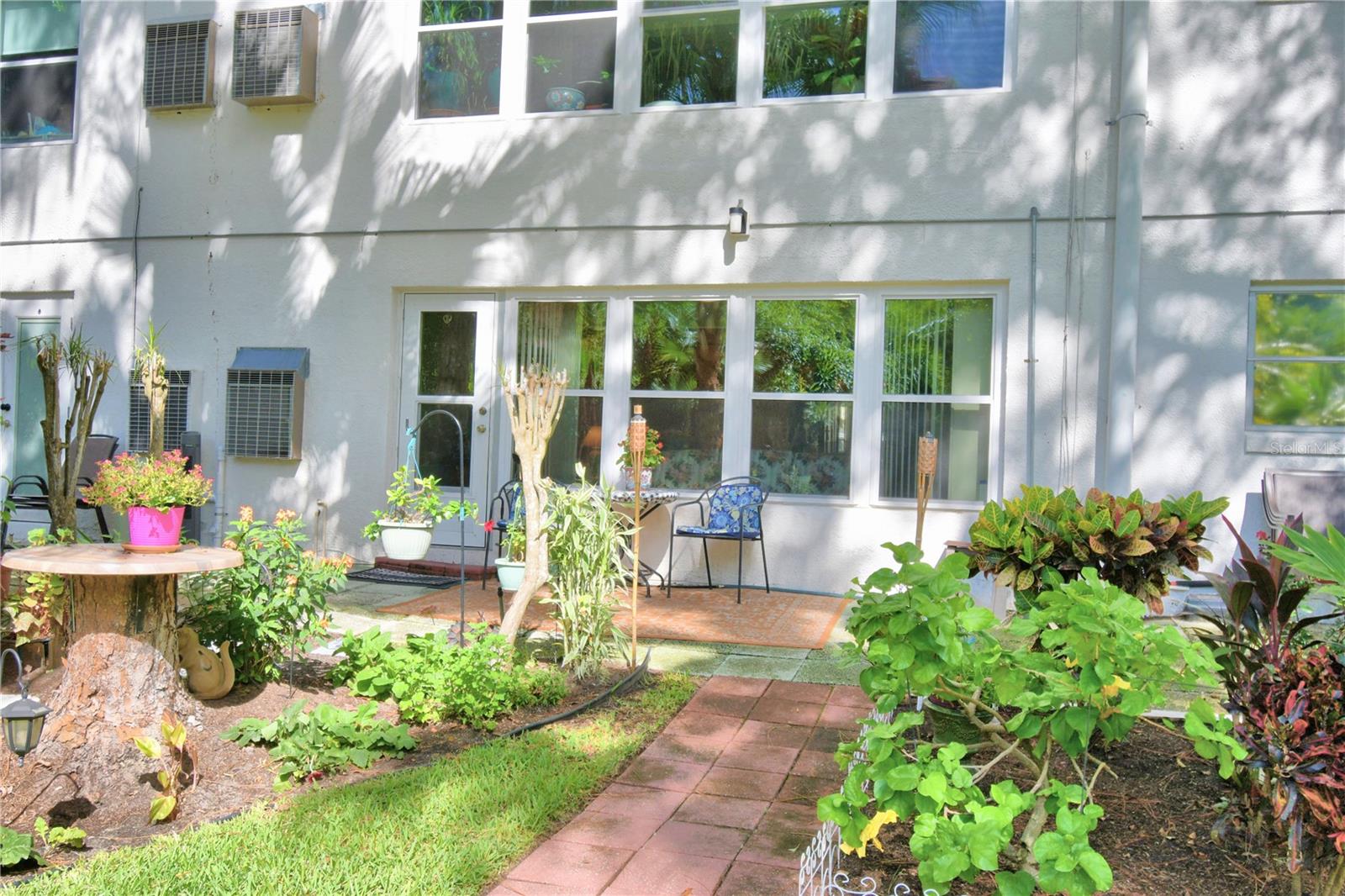 200 EL CAMINO DR #103