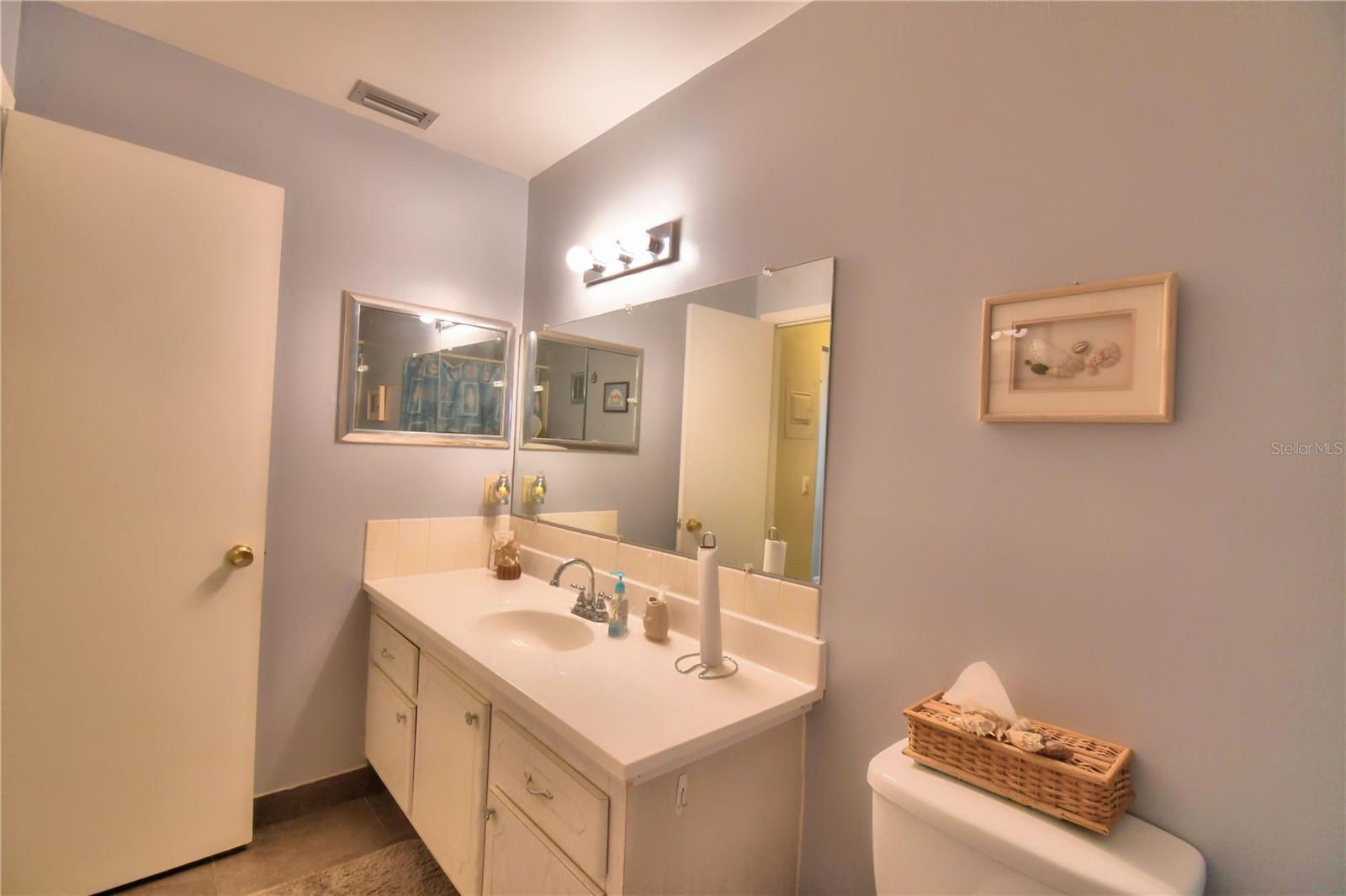 200 EL CAMINO DR #103