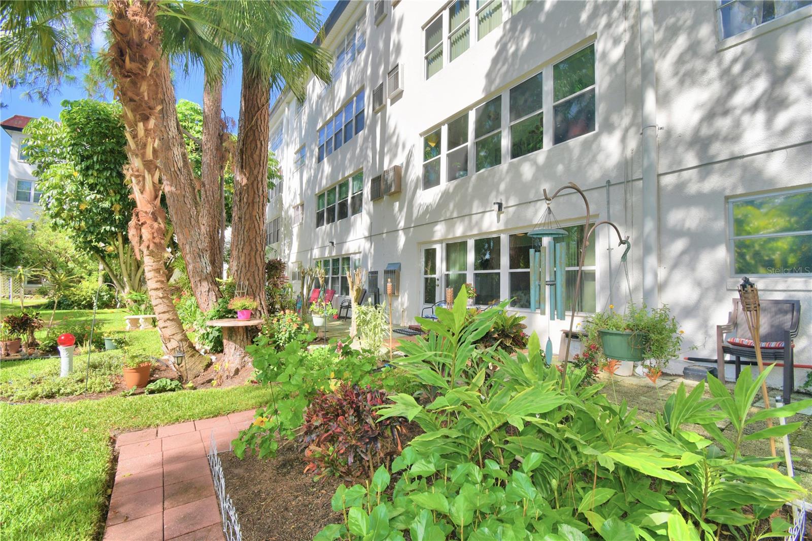 200 EL CAMINO DR #103