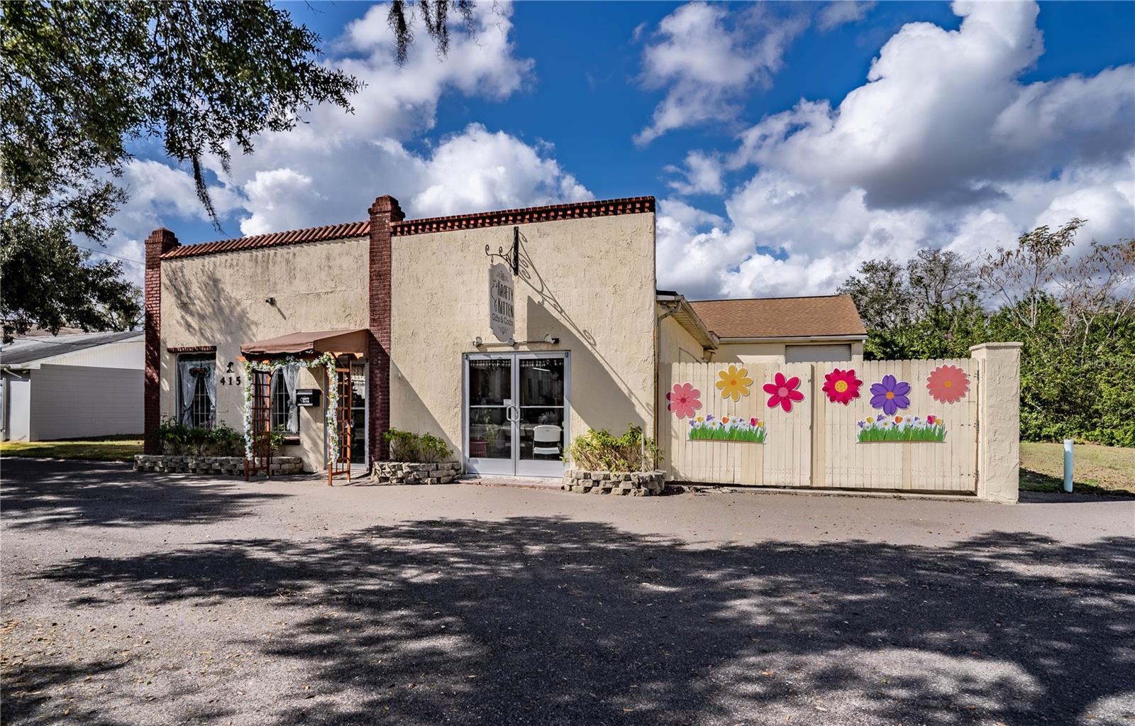 415 N SCENIC HWY