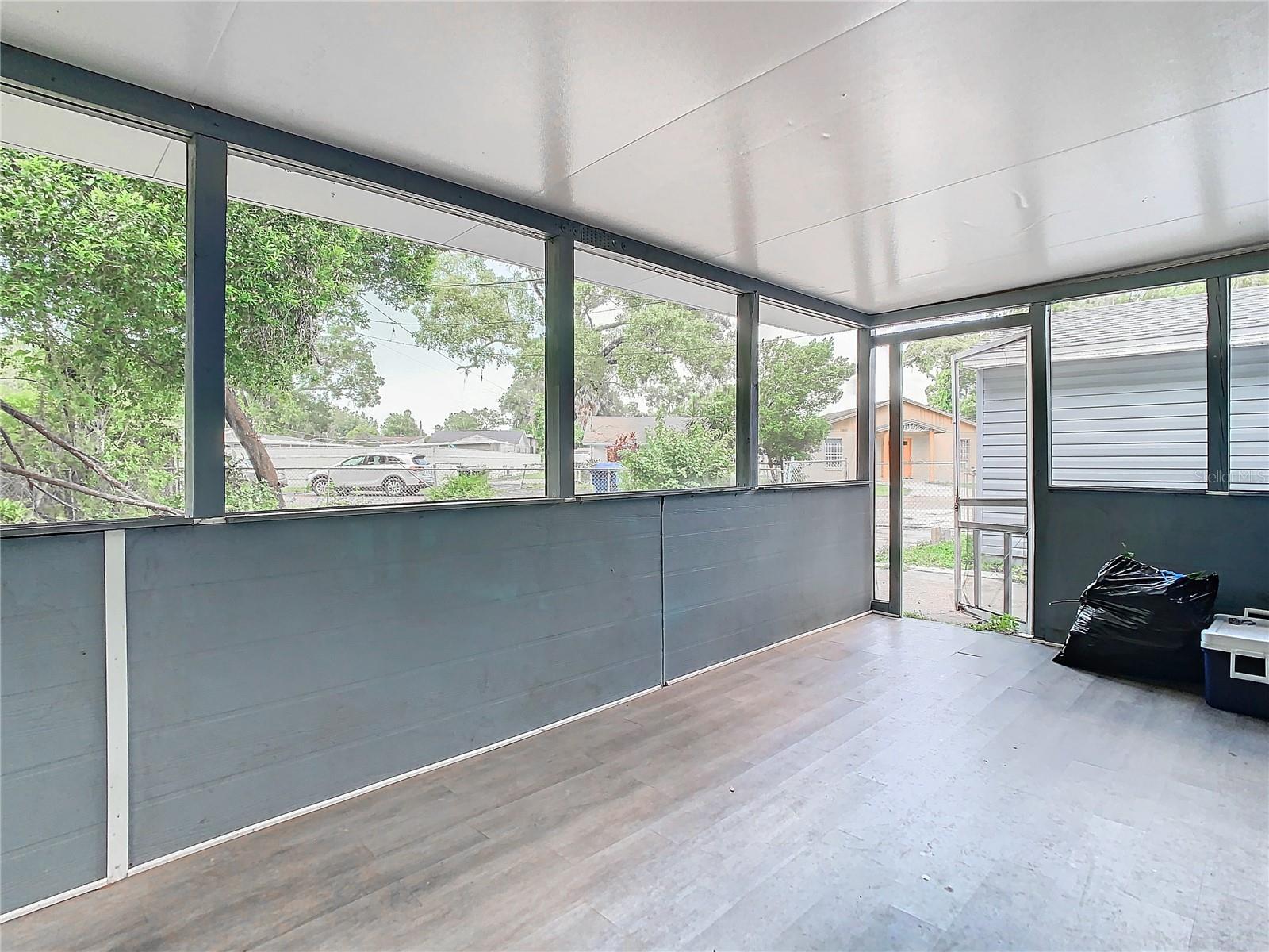 1512 E SHADOWLAWN AVE