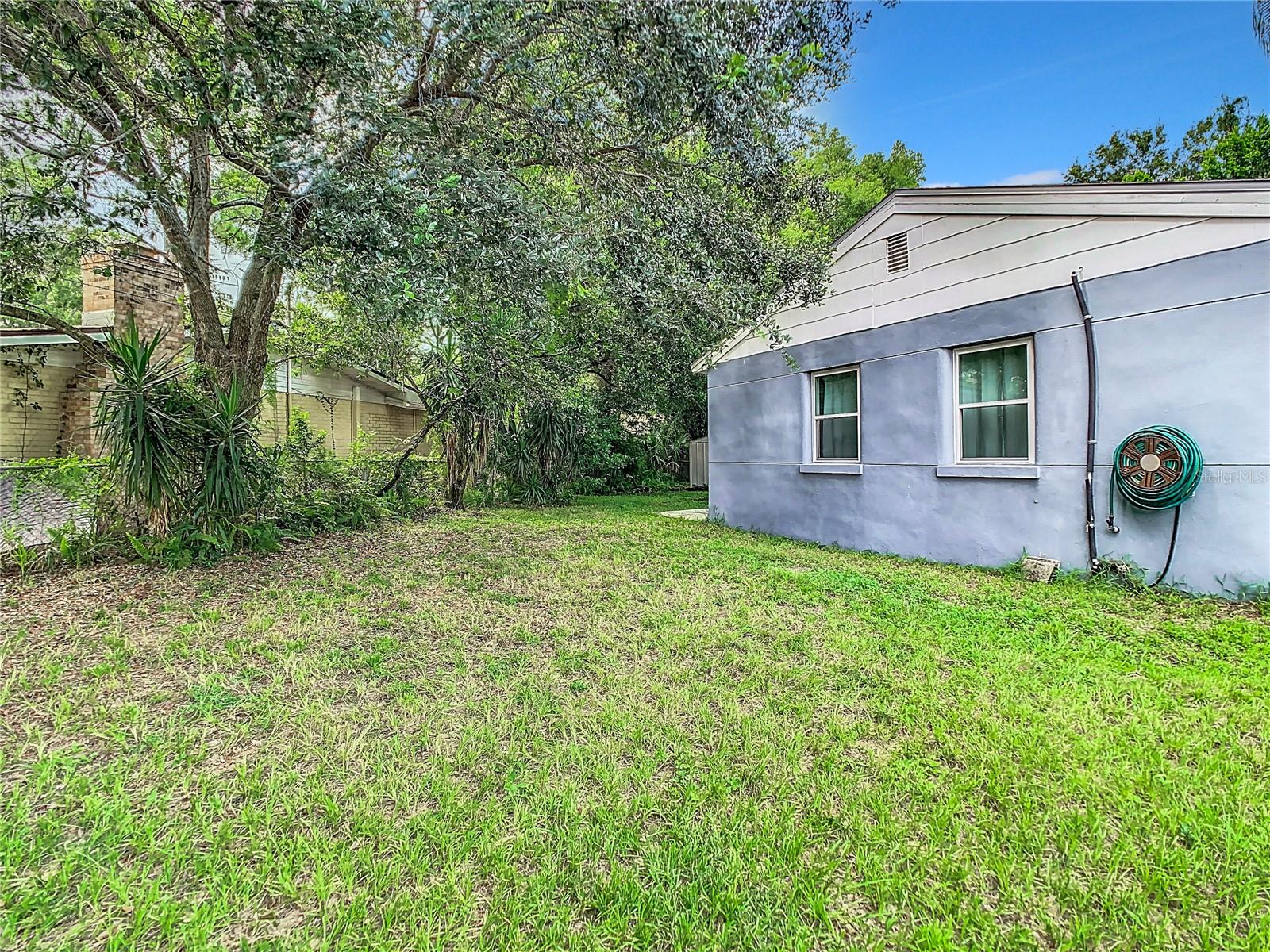 1512 E SHADOWLAWN AVE