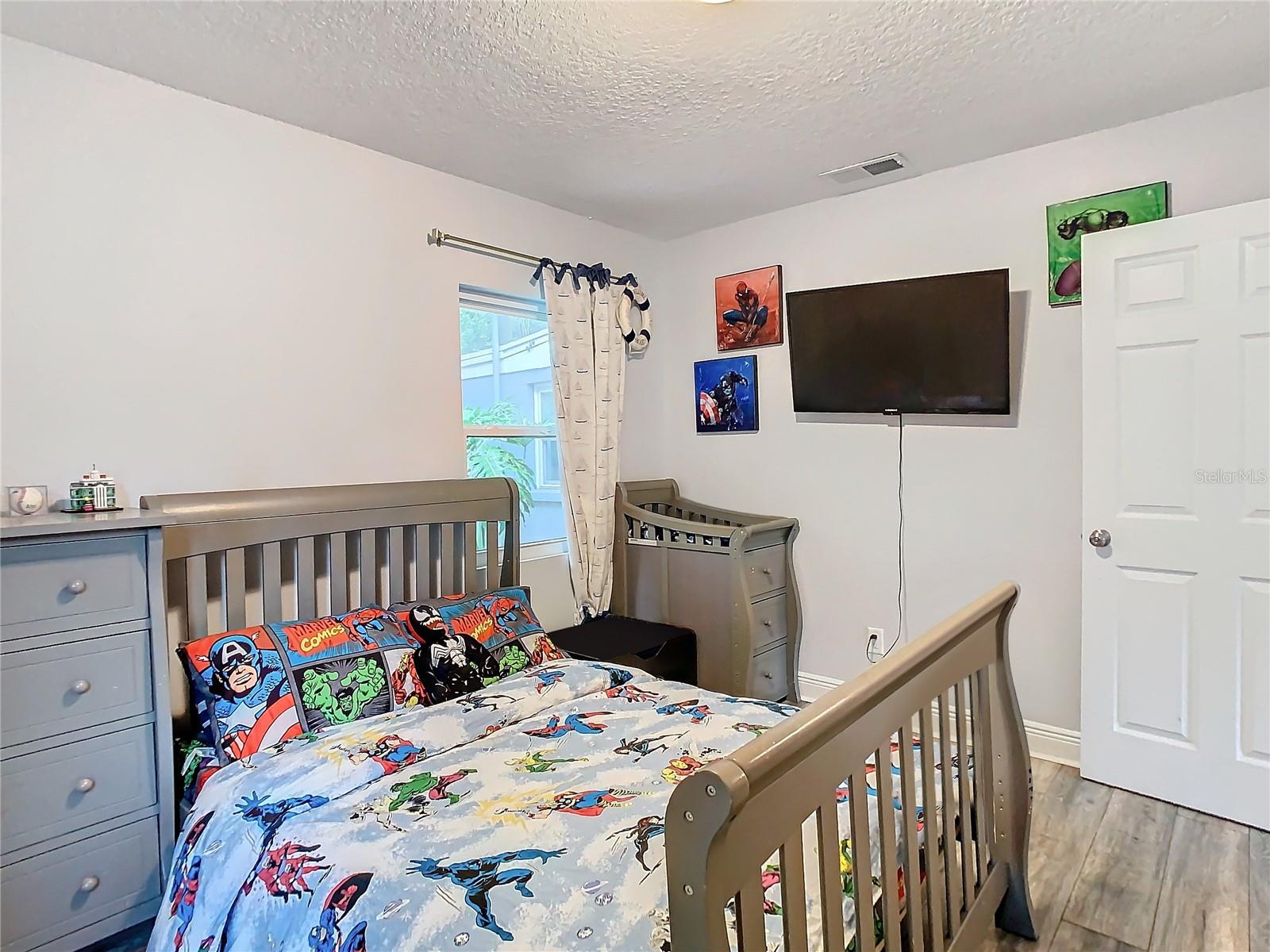 1512 E SHADOWLAWN AVE