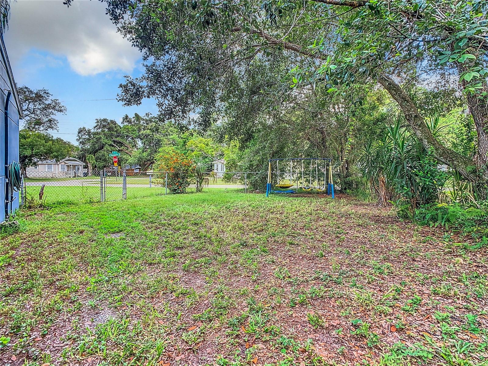 1512 E SHADOWLAWN AVE