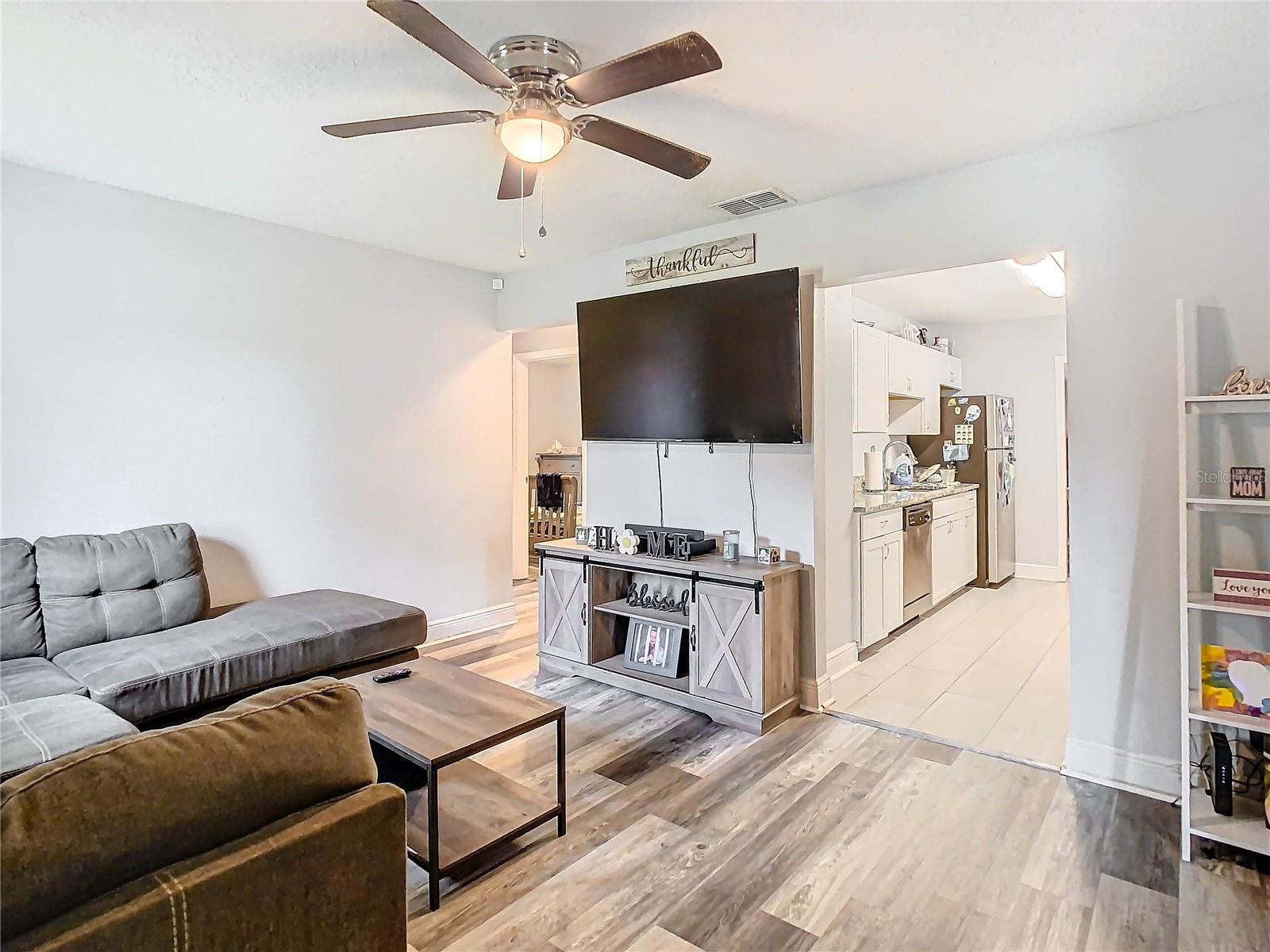 1512 E SHADOWLAWN AVE