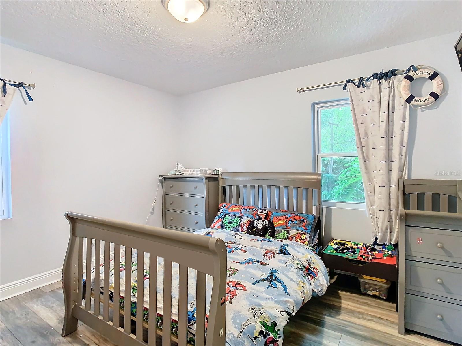 1512 E SHADOWLAWN AVE