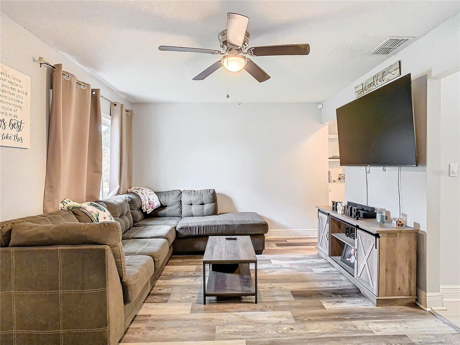 1512 E SHADOWLAWN AVE