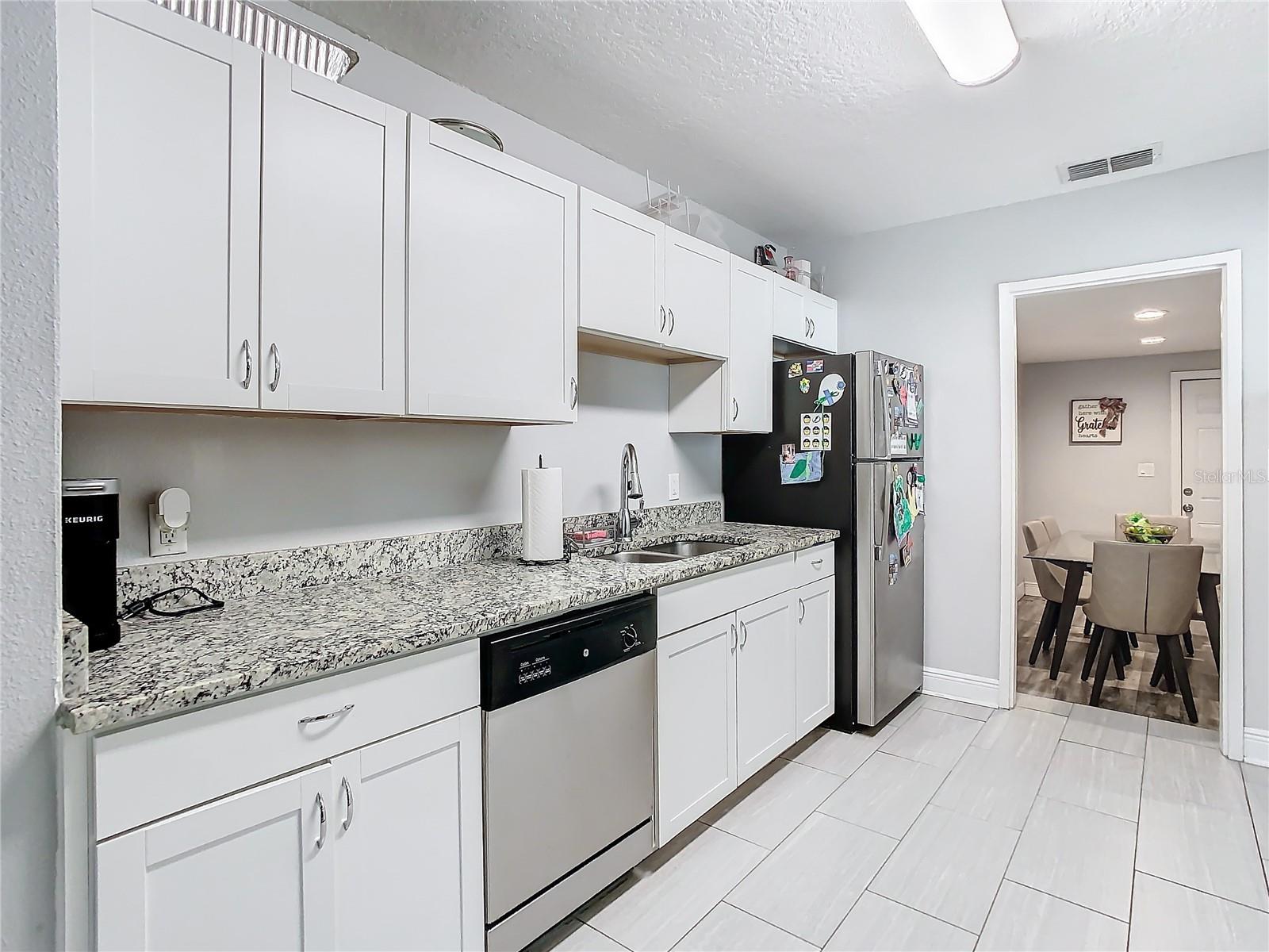 1512 E SHADOWLAWN AVE