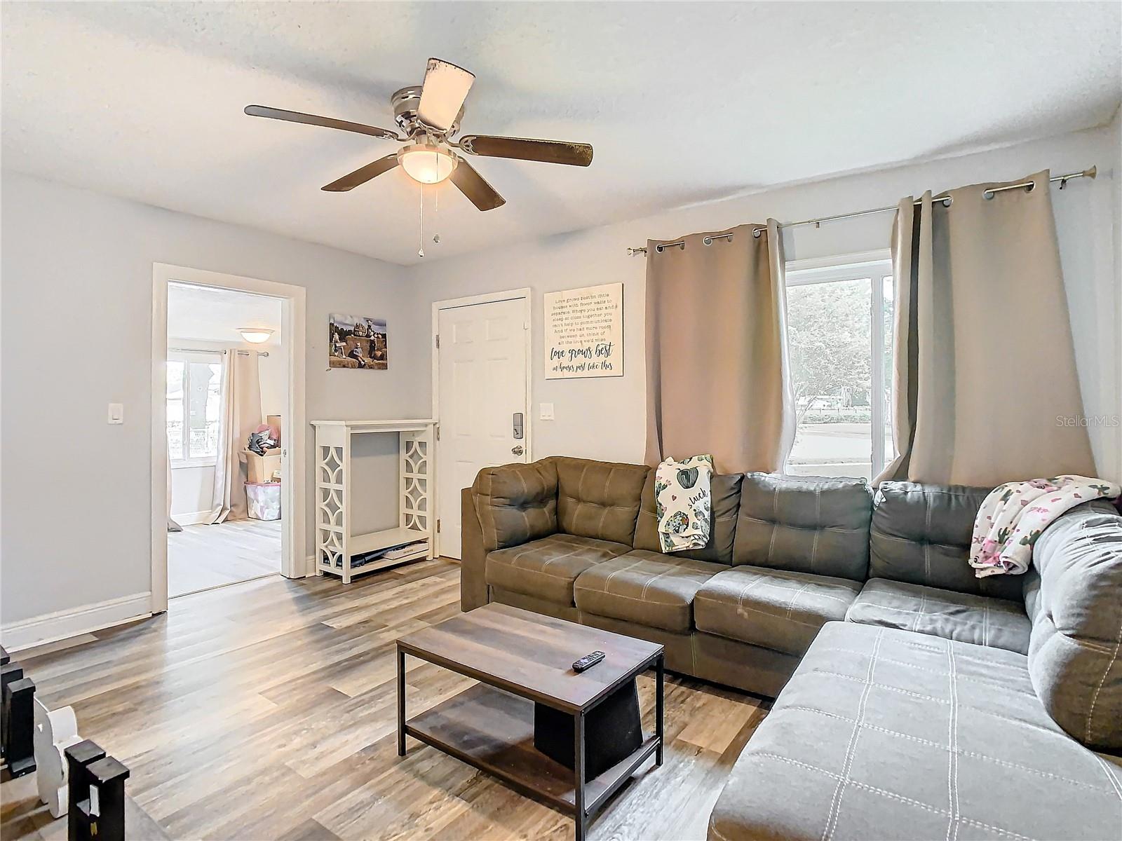 1512 E SHADOWLAWN AVE