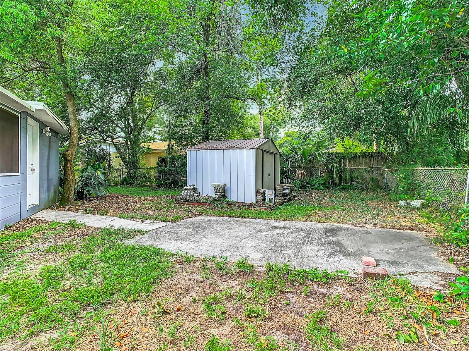 1512 E SHADOWLAWN AVE