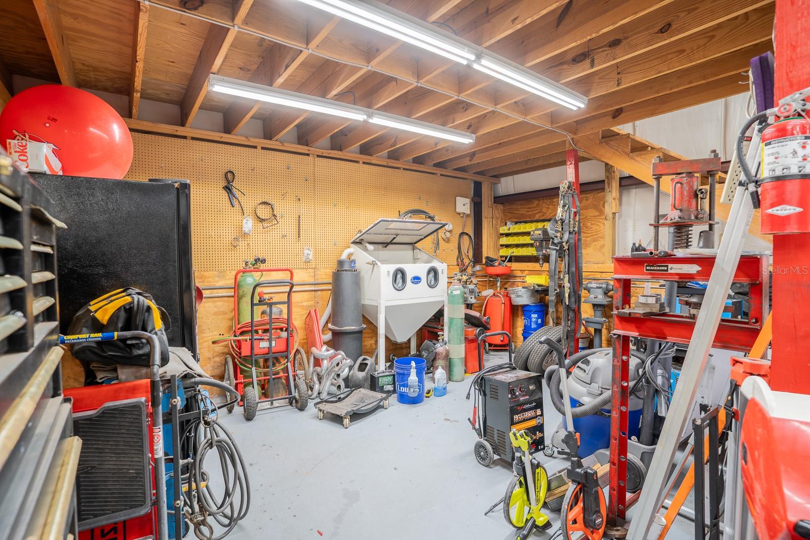 34 LAKE ARROWHEAD DR