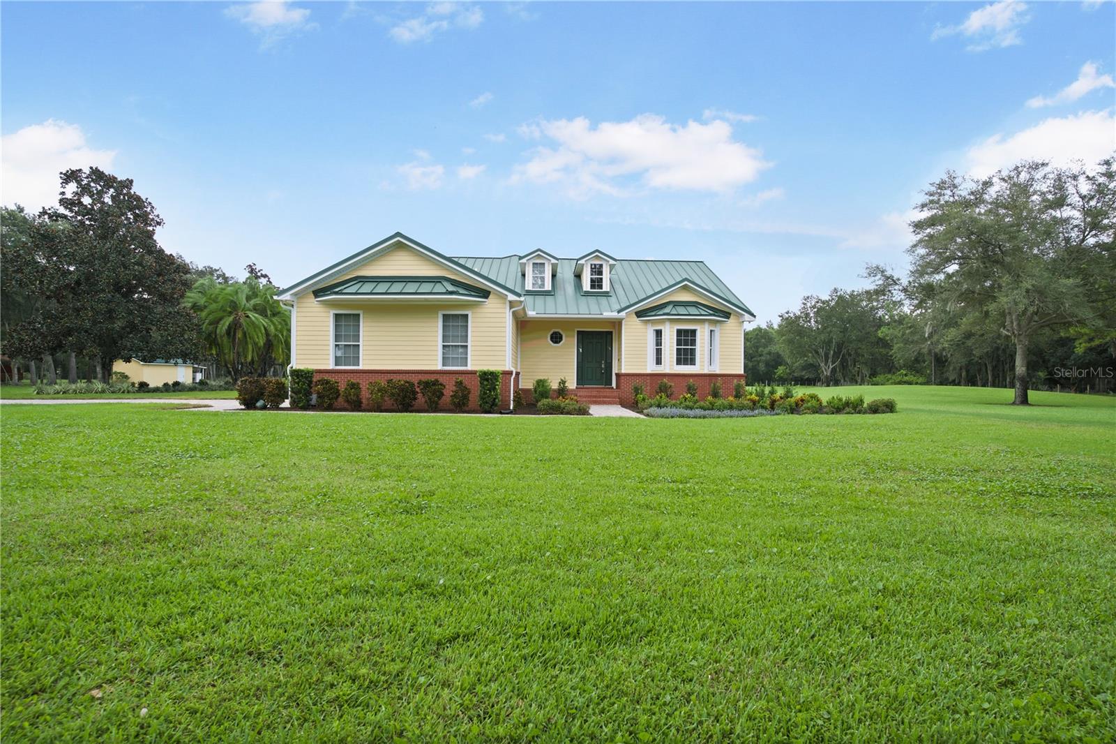 34 LAKE ARROWHEAD DR