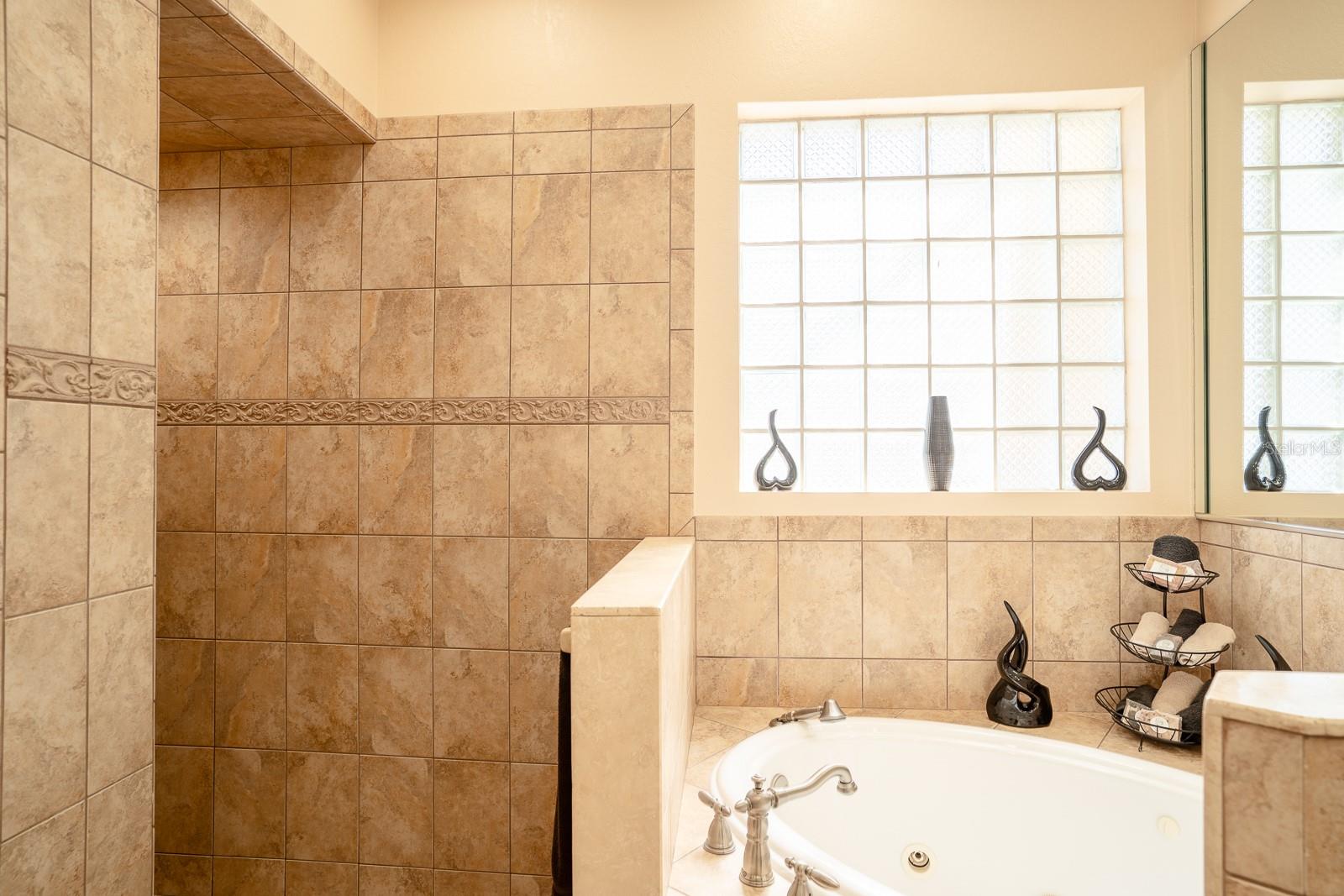 34 LAKE ARROWHEAD DR