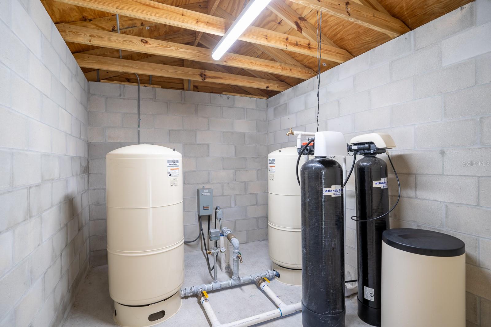 34 LAKE ARROWHEAD DR