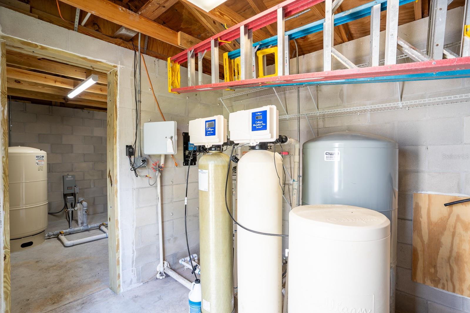 34 LAKE ARROWHEAD DR