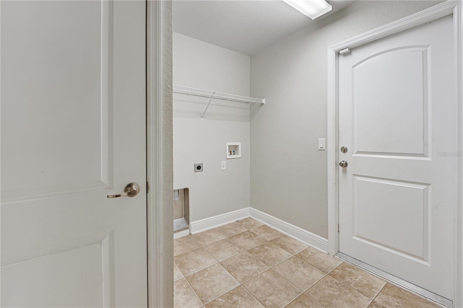 4127 ISLAND LAKES DR