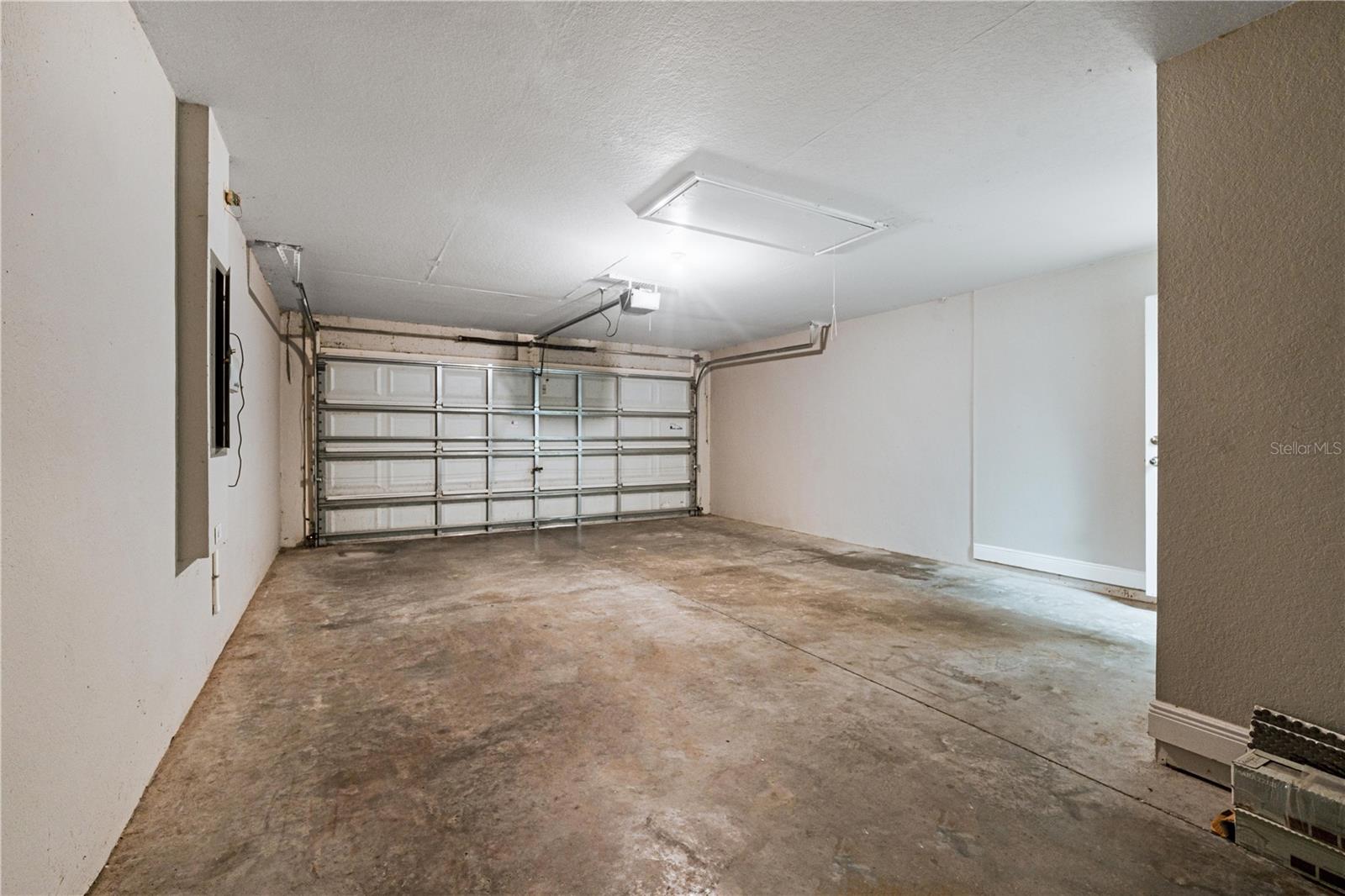 4127 ISLAND LAKES DR