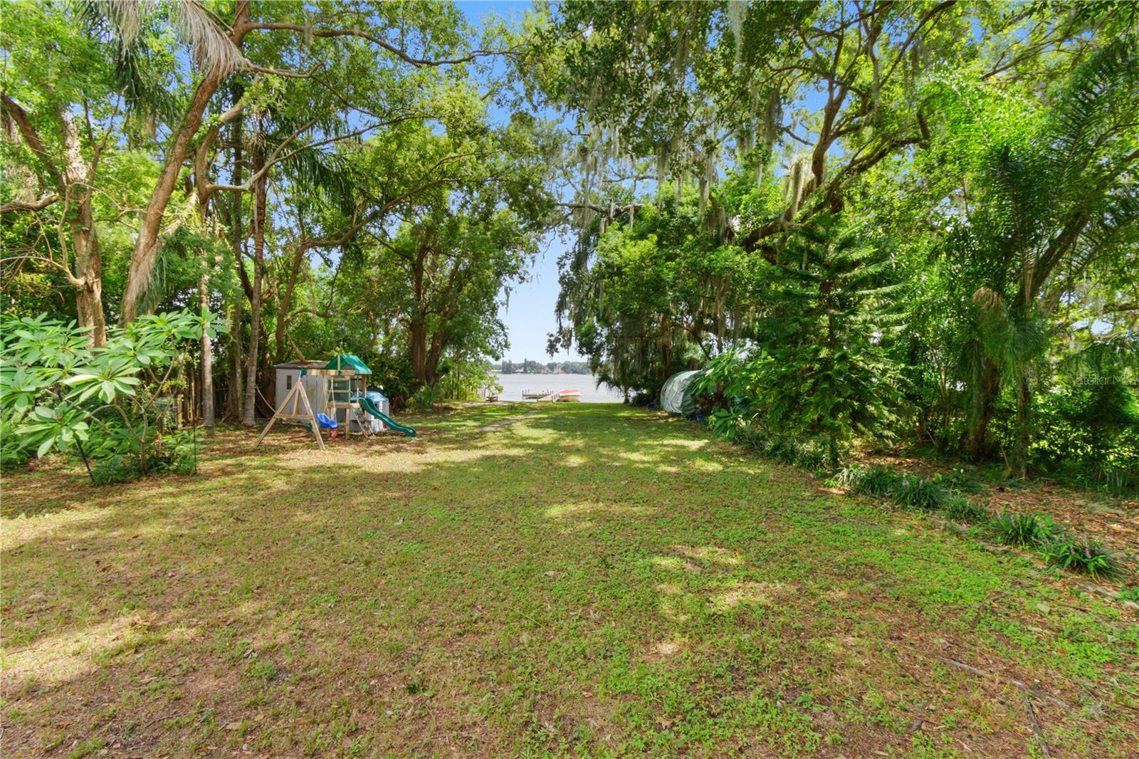 1146 W LAKE MARTHA DR NE