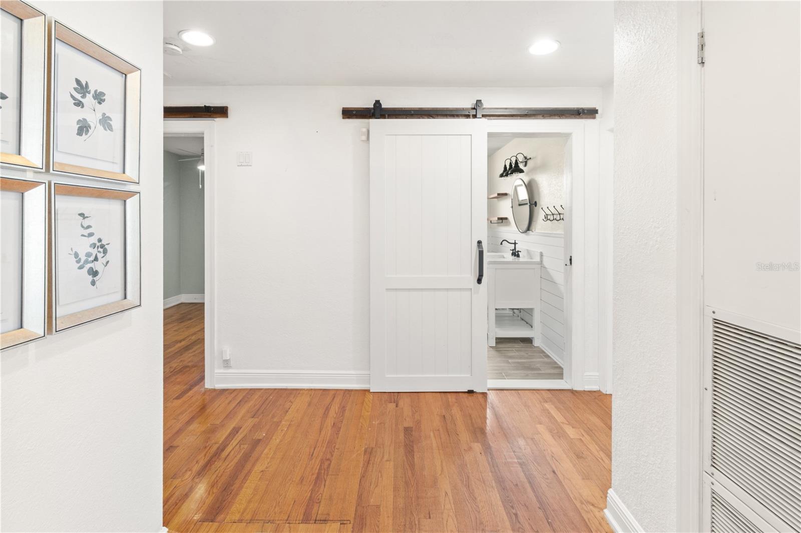 1146 W LAKE MARTHA DR NE