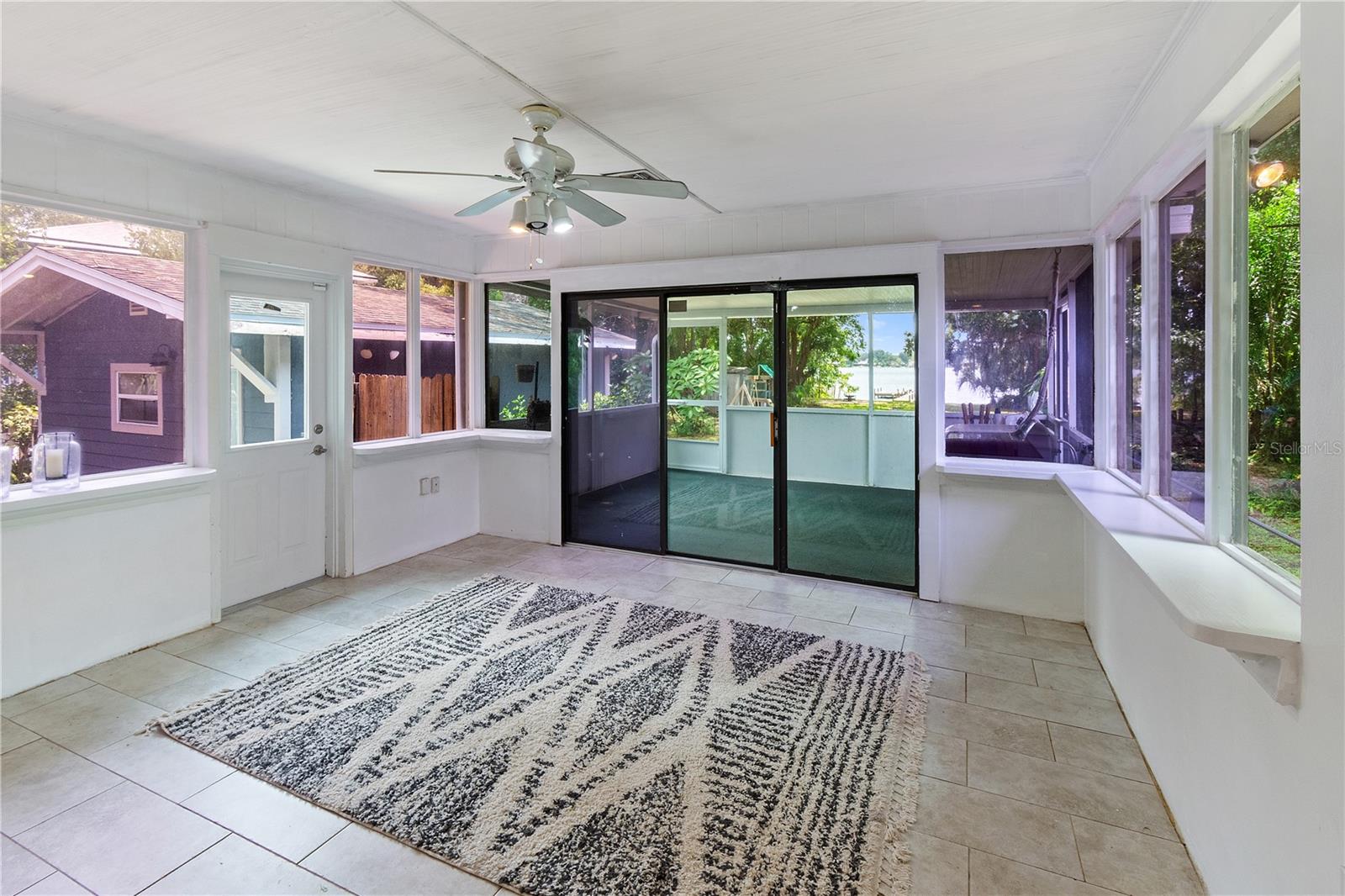 1146 W LAKE MARTHA DR NE