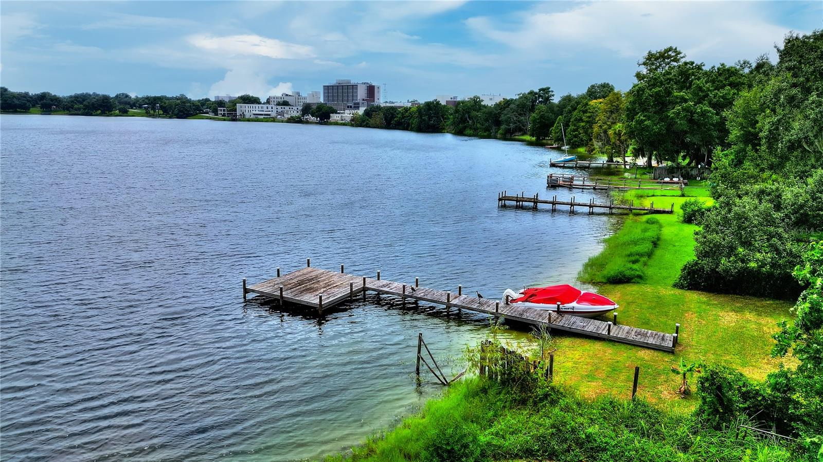 1146 W LAKE MARTHA DR NE