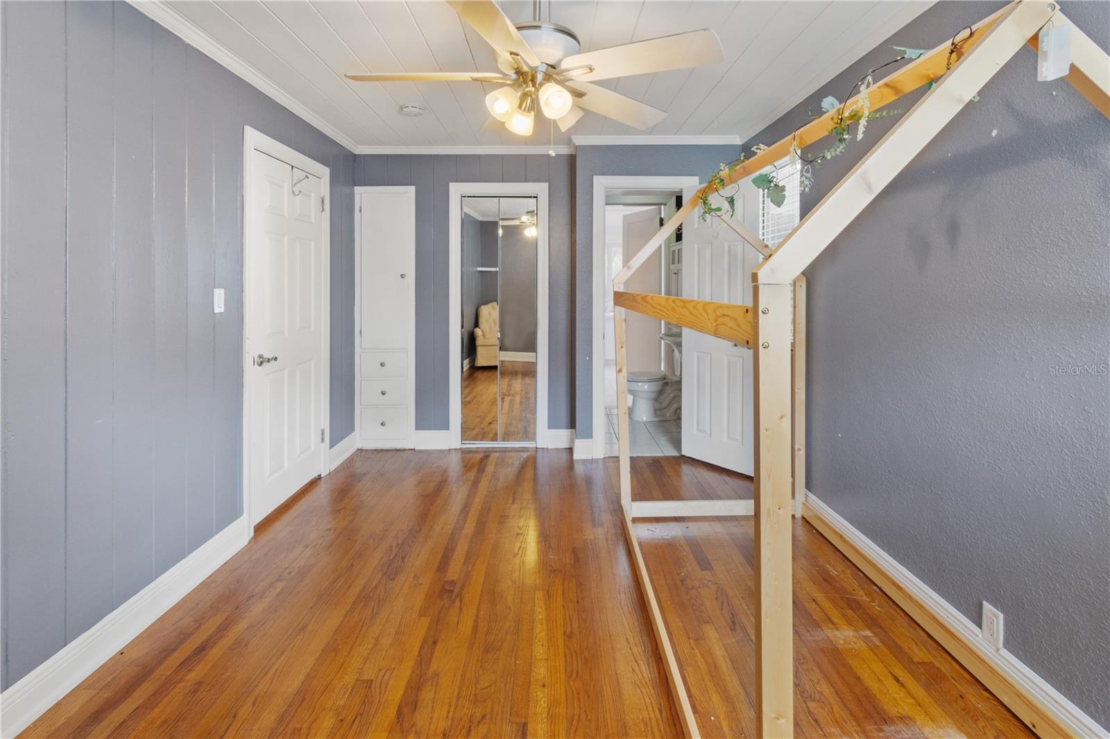 1146 W LAKE MARTHA DR NE