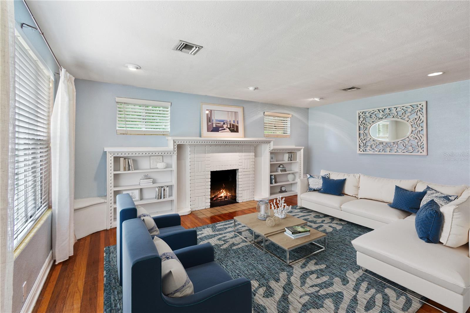 1146 W LAKE MARTHA DR NE