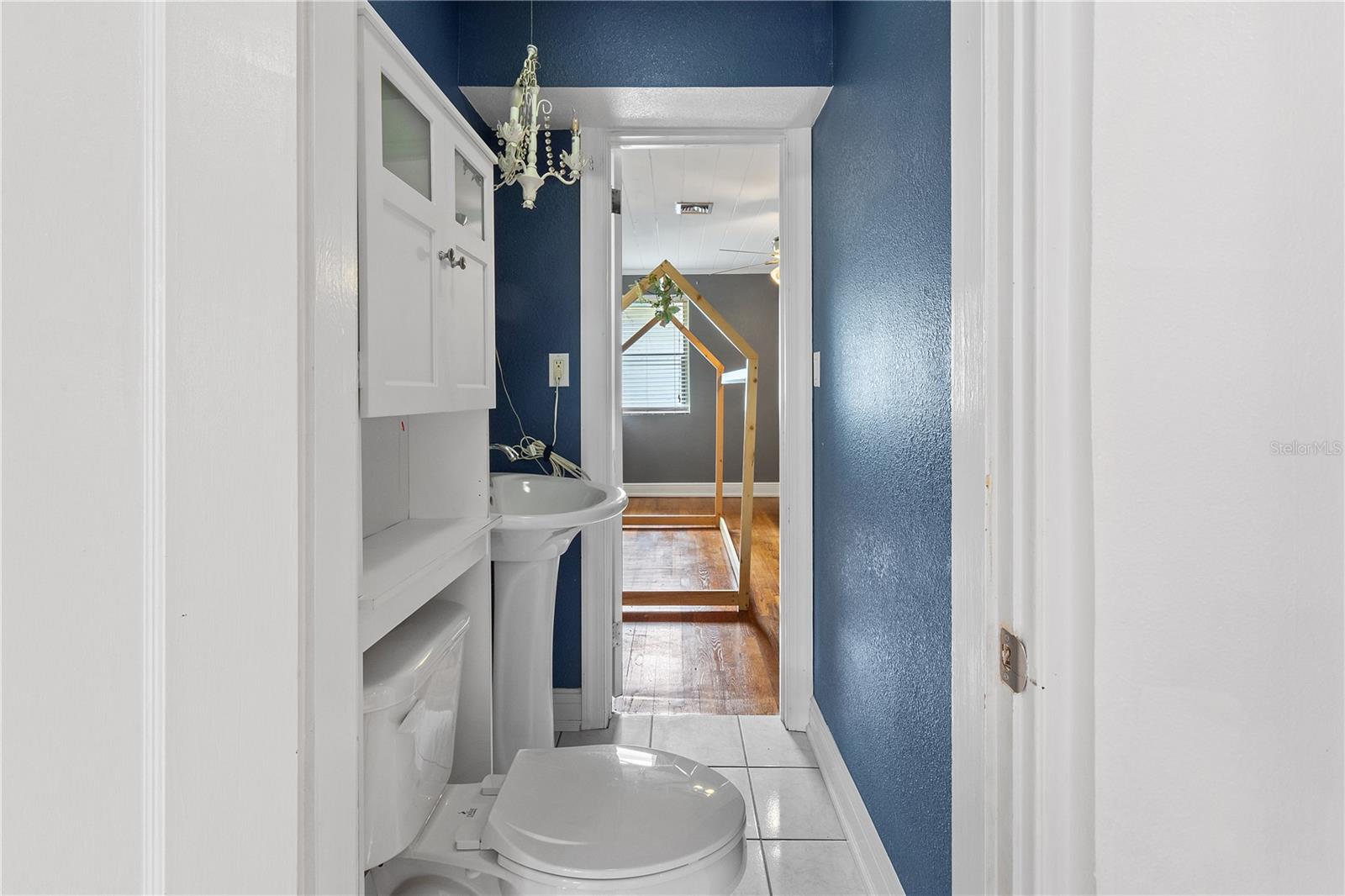 1146 W LAKE MARTHA DR NE