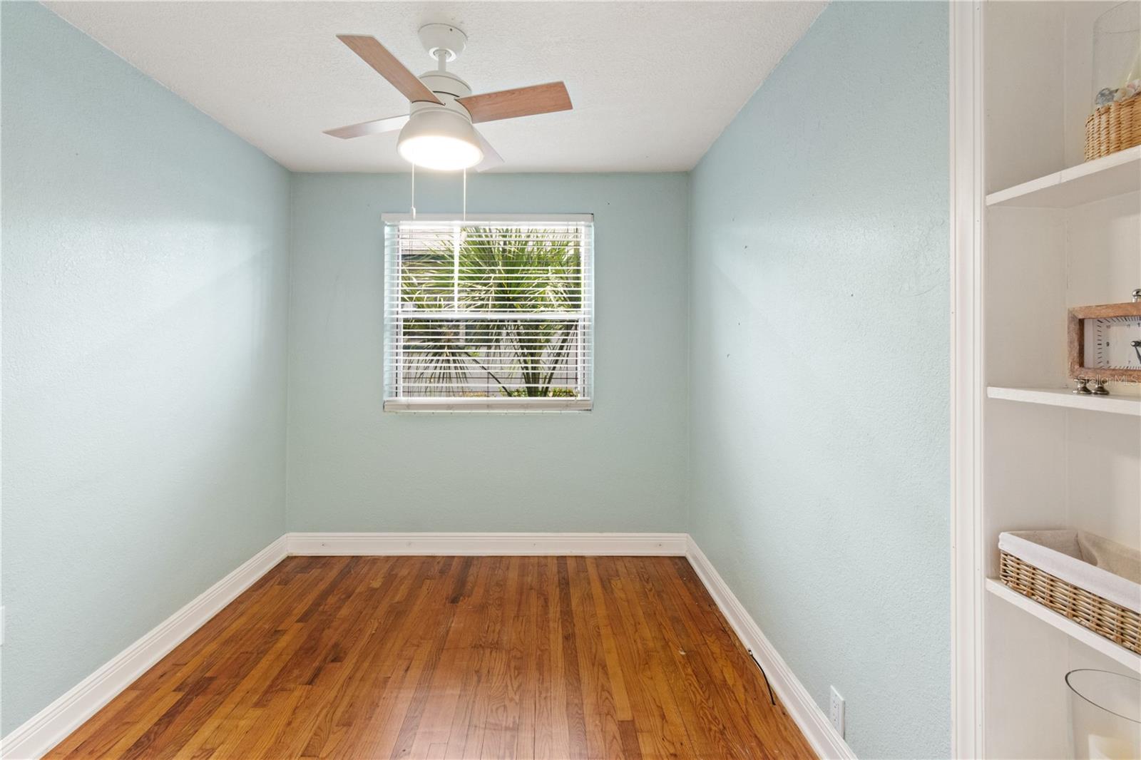 1146 W LAKE MARTHA DR NE