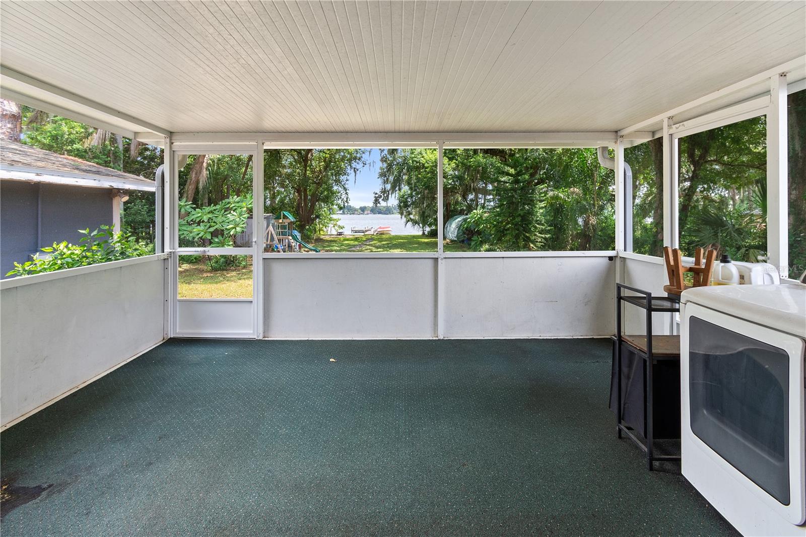 1146 W LAKE MARTHA DR NE