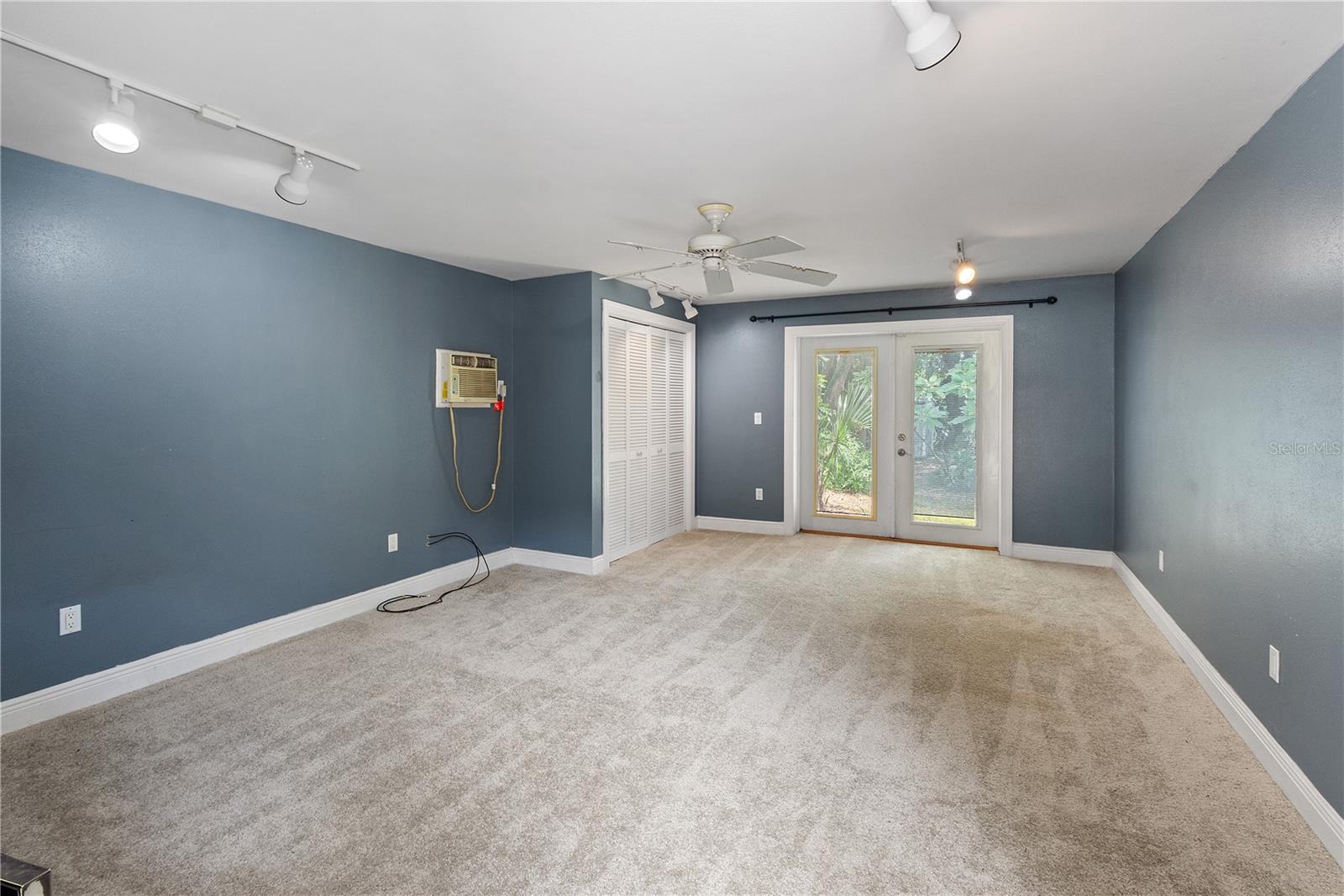 1146 W LAKE MARTHA DR NE