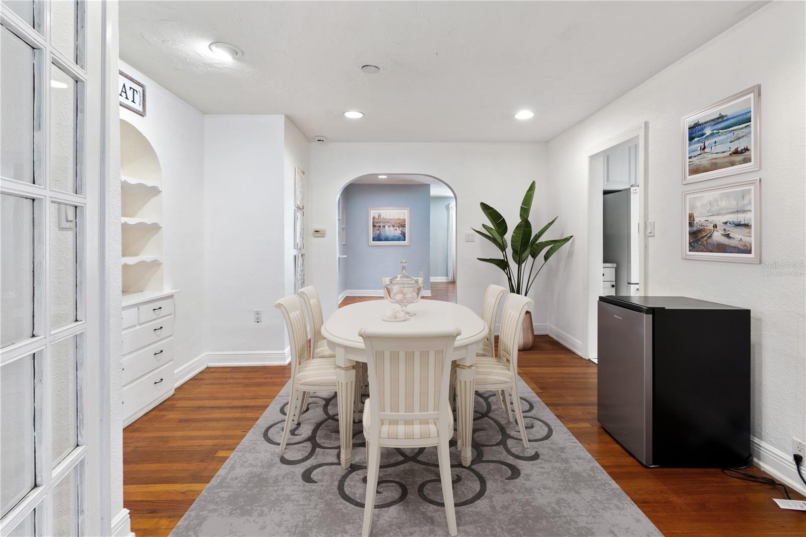 1146 W LAKE MARTHA DR NE