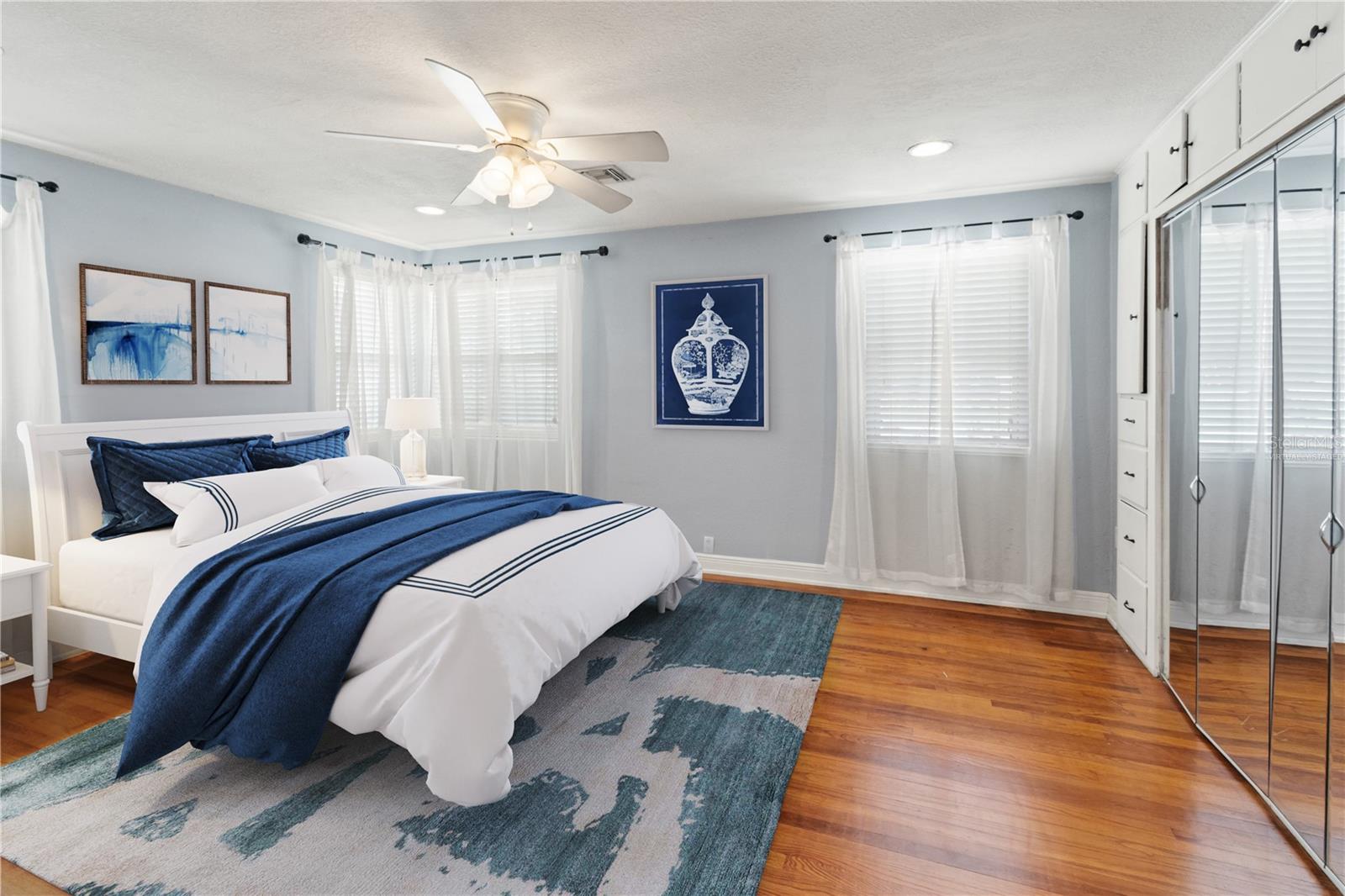 1146 W LAKE MARTHA DR NE