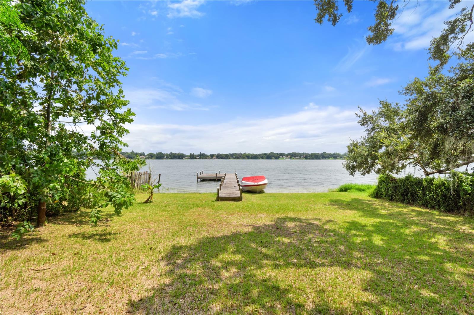 1146 W LAKE MARTHA DR NE