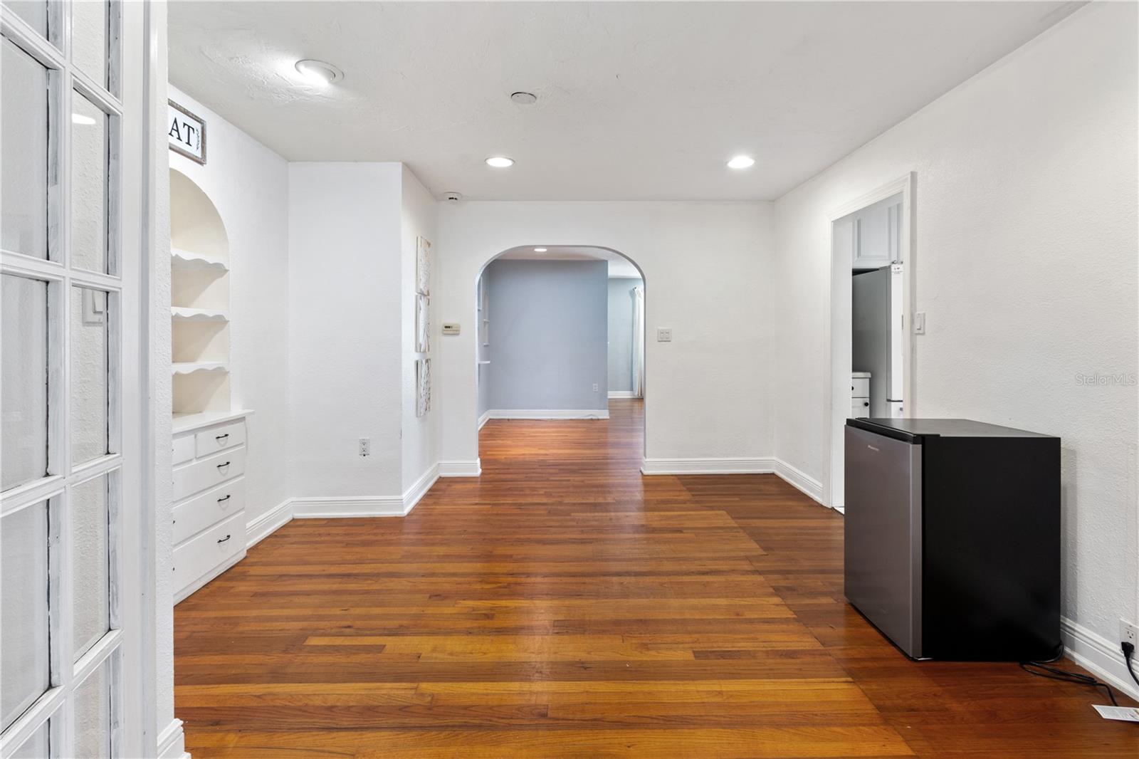 1146 W LAKE MARTHA DR NE