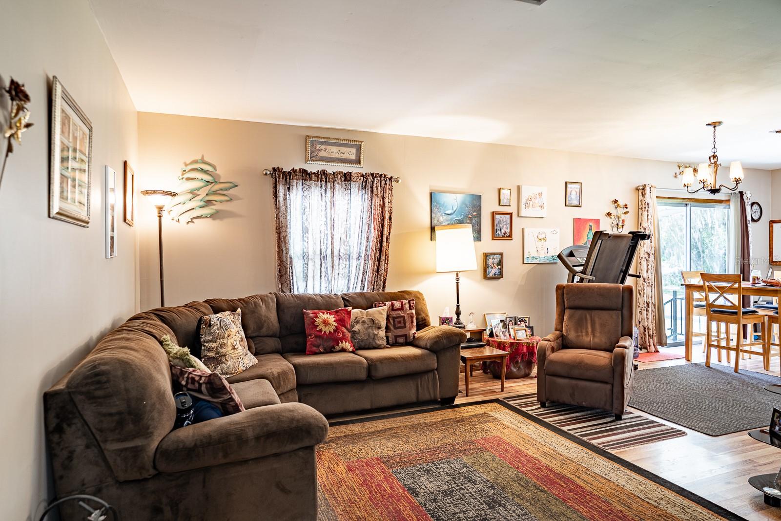 6827 COUNTY ROAD 17 S