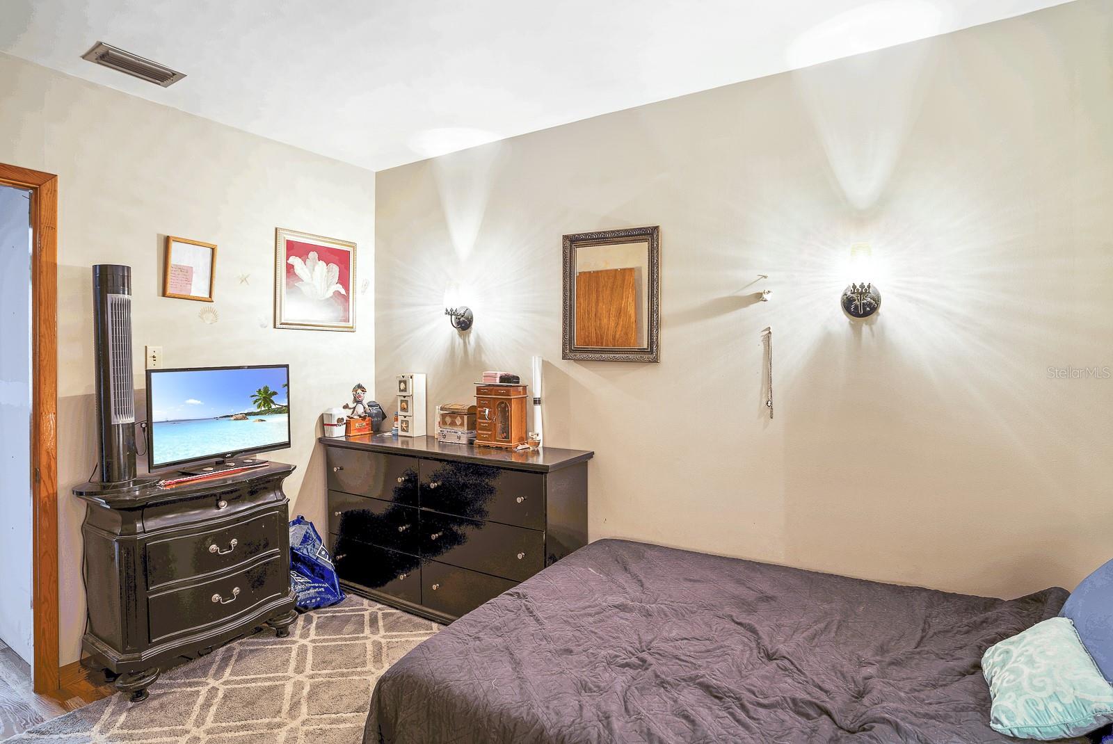 6827 COUNTY ROAD 17 S