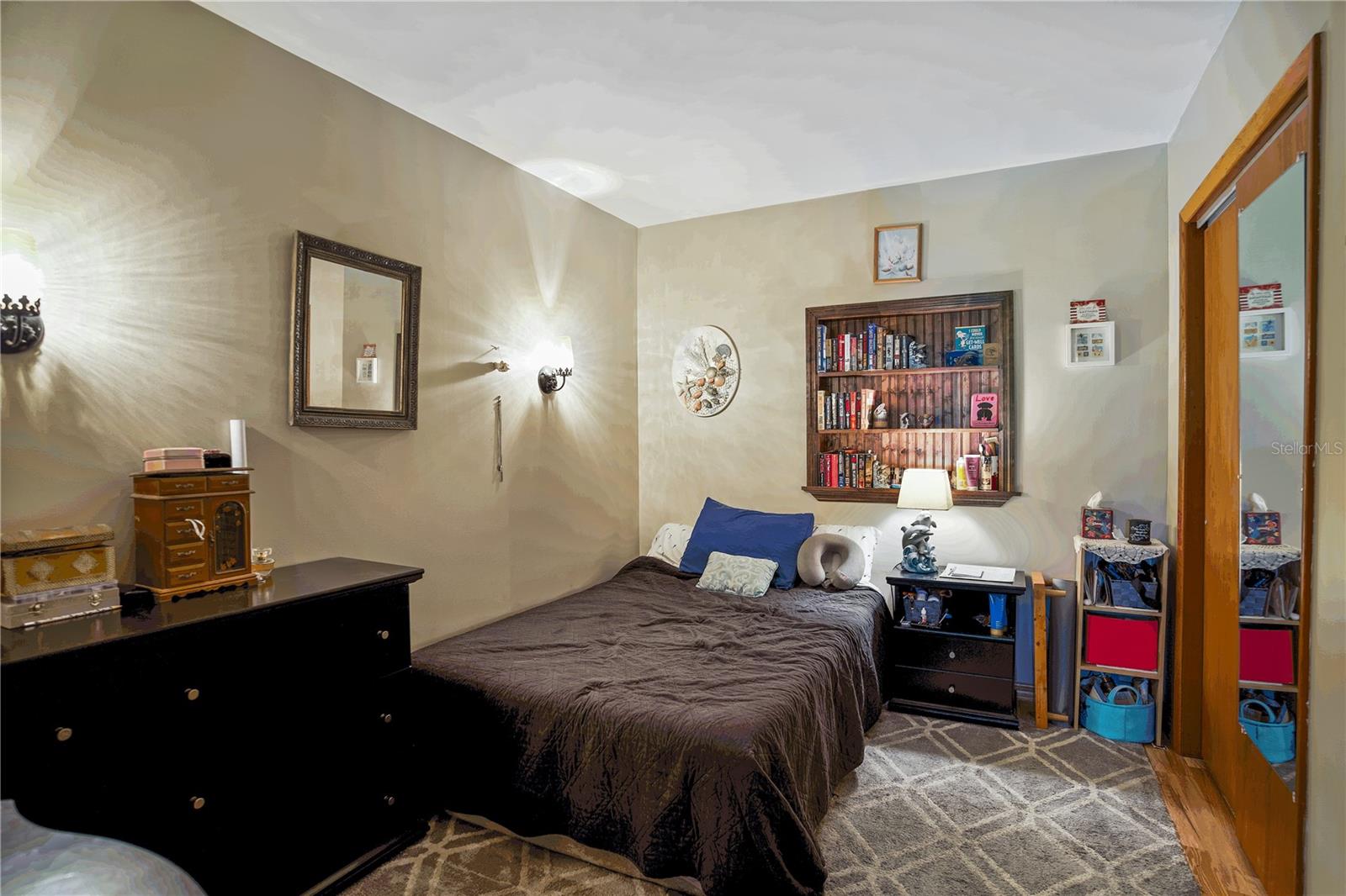 6827 COUNTY ROAD 17 S