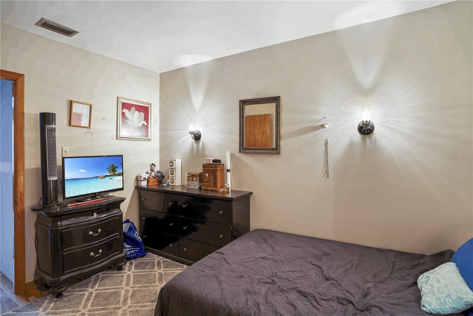 6827 COUNTY ROAD 17 S