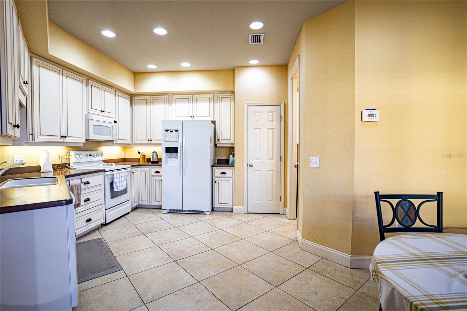 2984 MISSION LAKES DR #2984